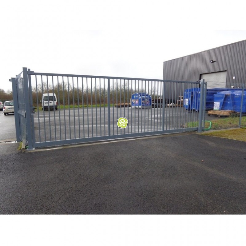 Portail barreaudé 25x25 A45 coulissant - Portails industriels coulissants - 2