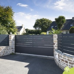 Portail-aluminium-semi-ajoure-raz