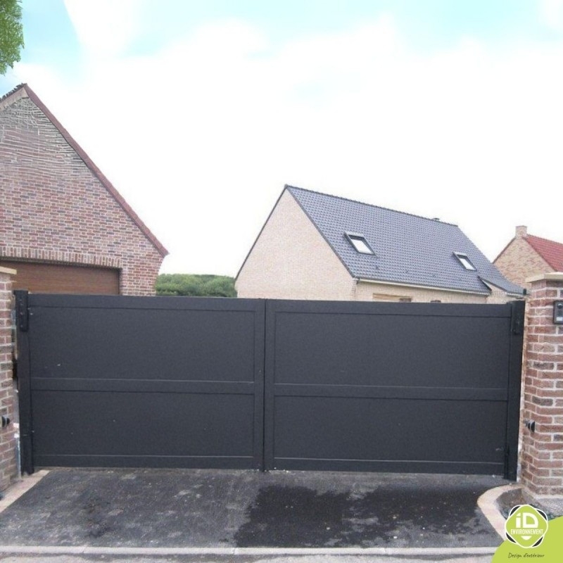 Portail-aluminium-plein-pyrope