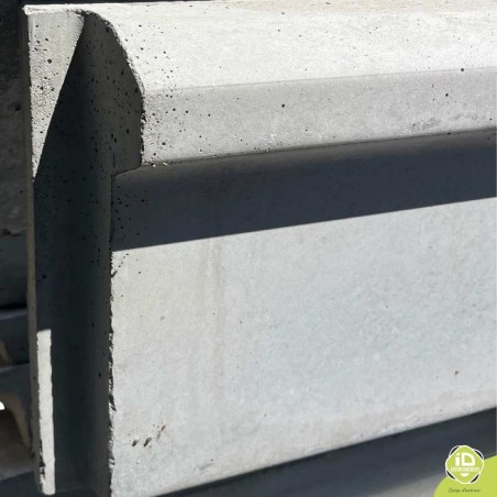 plaque-soubassement-beton-cloture-pleine-bois-demi-chaperon plaque-soubassement-beton-cloture-pleine-bois-demi-chaperon