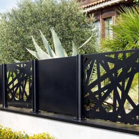 Couvertine aluminium sur mesure posée sur muret avec clôture