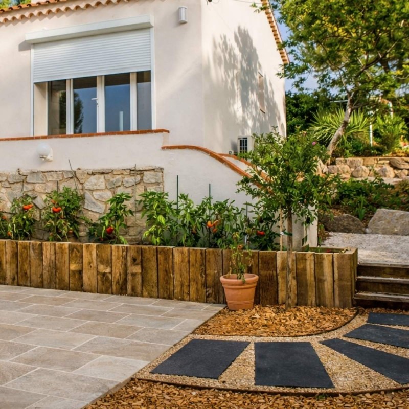 Retenue de terre en traverse paysagere chene pour amenagement de terrasse et plantation jardin