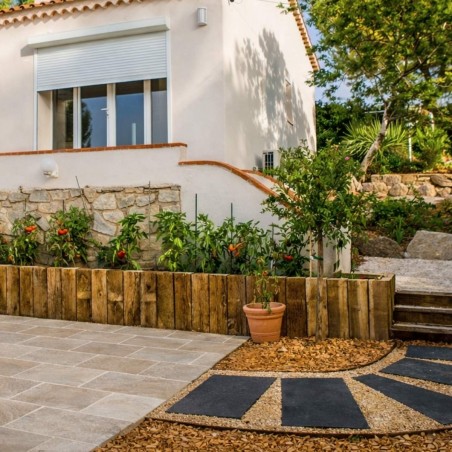 Retenue de terre en traverse paysagere chene pour amenagement de terrasse et plantation jardin