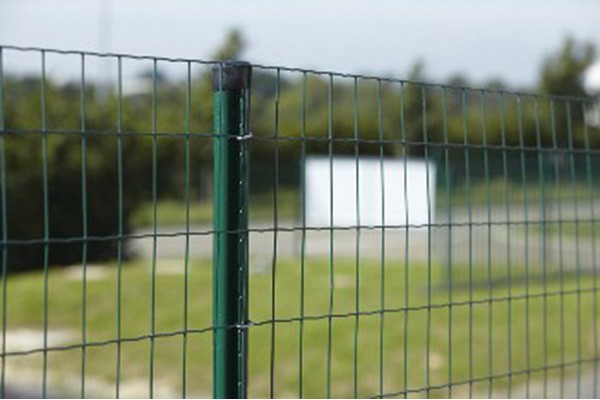 Poteaux de clôture pour grillage