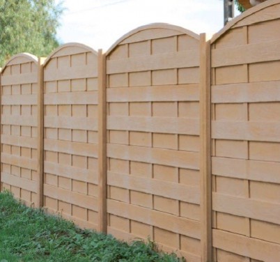 Comment poser une clôture en béton ?